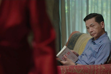 NSND Trung Anh đỏ mặt khi đóng cảnh nóng với bạn diễn kém 30 tuổi