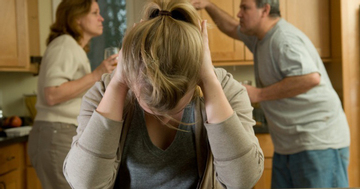 Sự thật cay đắng sau lời cam chịu của người mẹ 'sống vì con'