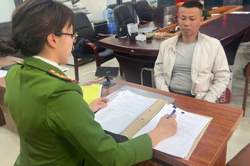 Tài xế vụ lật ô tô tại Ngã Tư Sở bị tạm giữ hình sự