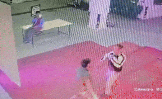 Đang nhảy múa, nam thanh niên ngã gục xuống đất tử vong