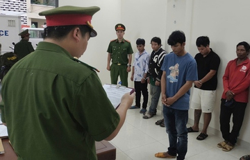 Đào xác heo bệnh bán ra thị trường, 7 bị can bị khởi tố