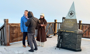 Đỉnh Fansipan xuất hiện lớp băng dày nhất từ đầu mùa đông