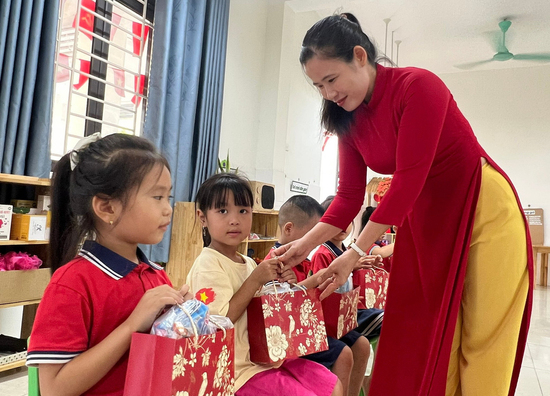 Dự kiến hiệu trưởng trường mầm non phải đứng lớp, giảm giờ dạy giáo viên