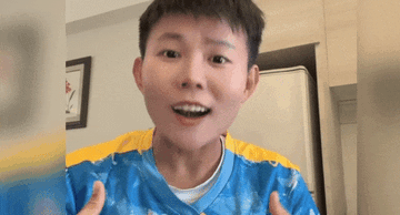 Giải mã trend hát karaoke 'Sống một kiếp người bình an là được'