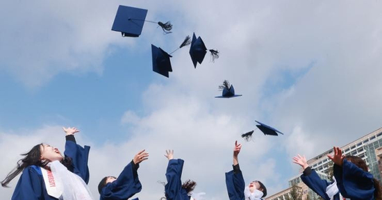 Giảng viên bị phạt tiền vì làm bài thi hộ, sửa điểm cho sinh viên