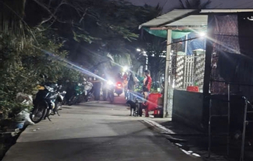 Người đàn ông tử vong trước sân nhà, trên lưng còn mang bình xịt thuốc sâu