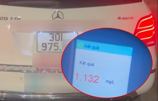 Tài xế Mercedes vi phạm nồng độ cồn gấp 2,8 lần 'kịch khung' trong tối Noel