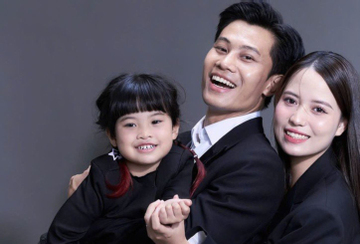 Chuyện tình đẹp của anh Tạ phim 'Mưa đỏ' và vợ trẻ được cưng chiều hết mức