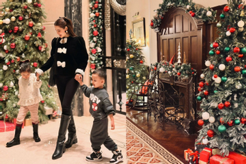 Hai con của Phanh Lee gây chú ý trong bộ ảnh Giáng sinh cùng mẹ