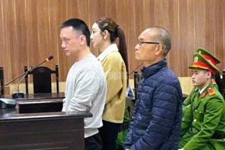 Hình ảnh vợ chồng trùm giang hồ Vi 