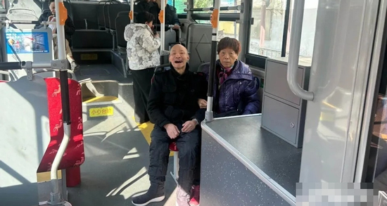 Nhặt đứa trẻ bị bỏ rơi ở ga tàu, người phụ nữ chăm sóc suốt 60 năm