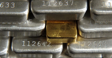 Cơn địa chấn bạc toàn cầu: Giá tăng dựng đứng, áp đảo vàng