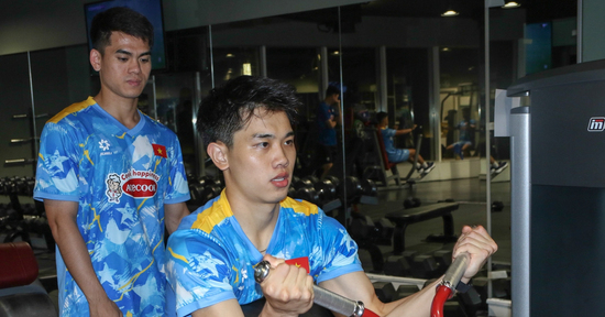 Đình Bắc chăm chỉ tập tạ, đạp xe trước giải U23 châu Á