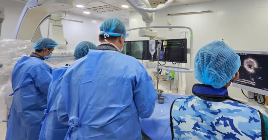 Người chồng ngã quỵ, hôn mê sau câu nói 'người anh khác lắm'