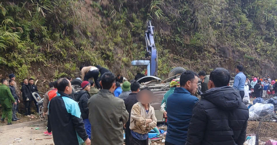 Nguyên nhân xe khách chở đoàn thiện nguyện lật ngửa, 9 người tử vong