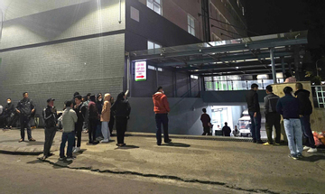 Đêm trắng ngóng tin người thân sau vụ lật xe chở đoàn từ thiện ở Lào Cai