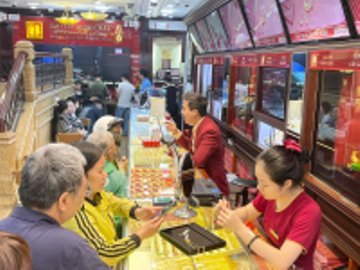 Giá vàng hôm nay 28/12: Đứng vững trên đỉnh lịch sử mới