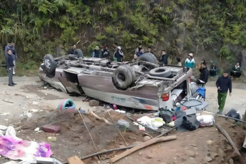Xe khách chở đoàn thiện nguyện lật khiến 18 người thương vong: Xe mất phanh