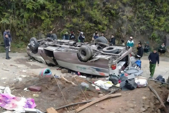 Xe khách chở đoàn thiện nguyện lật khiến 18 người thương vong: Xe mất phanh