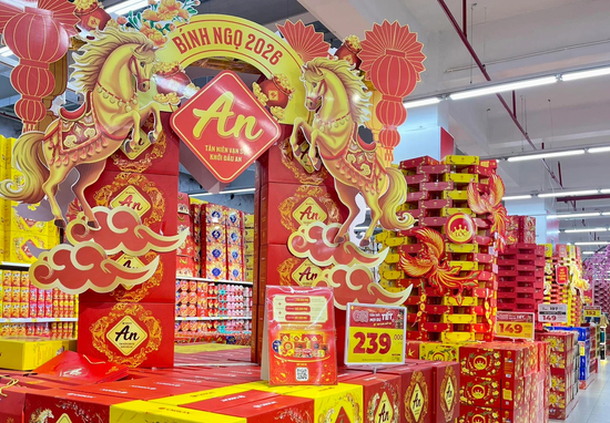 Hàng Tết Bính Ngọ 2026 lên kệ sớm, phủ kín siêu thị Hà Nội