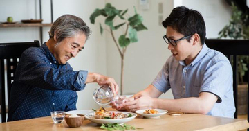 Tuổi già không giao hết tài sản: Một câu nói của con trai khiến tôi lặng người