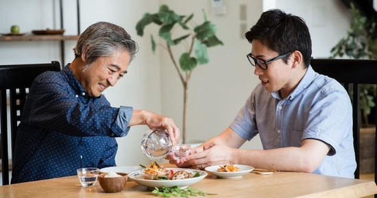 Tuổi già không giao hết tài sản: Một câu nói của con trai khiến tôi lặng người