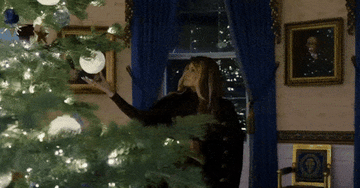 Đệ nhất phu nhân Melania trang hoàng Nhà Trắng đón Giáng sinh