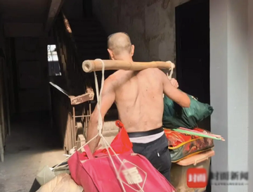 Chồng 62 tuổi làm nghề khuân vác chăm vợ ốm, 30 năm không rời xa