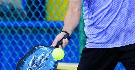 Chơi pickleball, người đàn ông đột ngột đau ngực, ngừng tim khi đến cổng viện