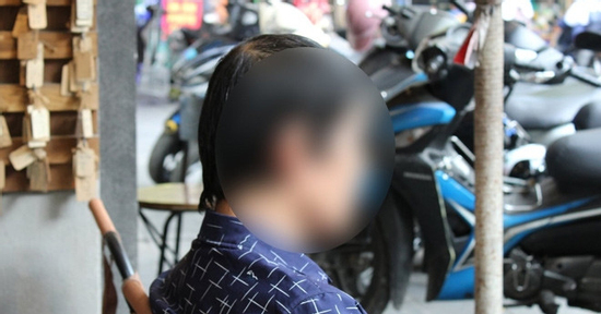 Người đàn ông U60 giấu vợ con đi chăm sóc bệnh nhân, kể chuyện nghề éo le