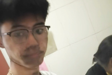 Cháy xe điện dưới tầng hầm, thiếu niên 17 tuổi một tay bế bà thoát khỏi biển lửa