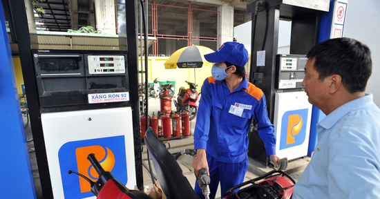 Giá xăng đồng loạt tăng, dầu diesel tiếp tục đi xuống
