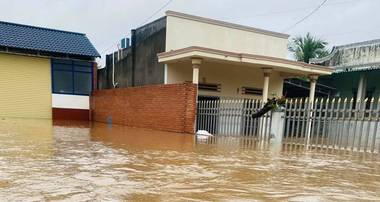 Lũ lên nhanh khiến hơn 1.700 căn nhà ở Lâm Đồng bị ngập, có nơi đến 2,5m