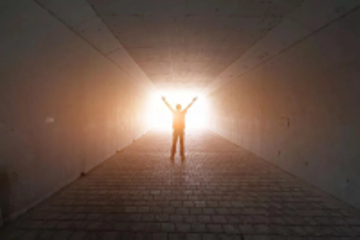 Trải nghiệm cận tử 'nhìn thấy Chúa trời' làm thay đổi cuộc đời người phụ nữ