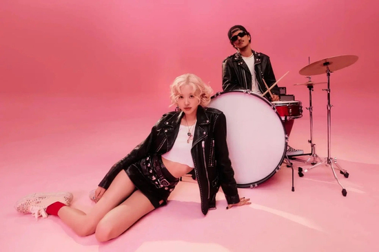 Vì sao 'APT.' của Rosé và Bruno Mars thống trị bảng xếp hạng năm 2025?