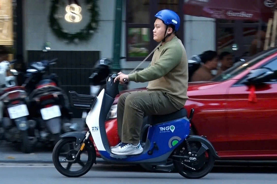 Xe điện khó gửi, xe xăng sẽ hạn chế, dân mạng rủ nhau đi buýt, xe đạp công cộng