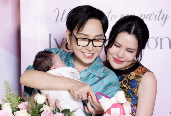 Nam NSƯT cải lương nức tiếng Sài Gòn ở tuổi U60 thức đêm cùng vợ chăm con mọn