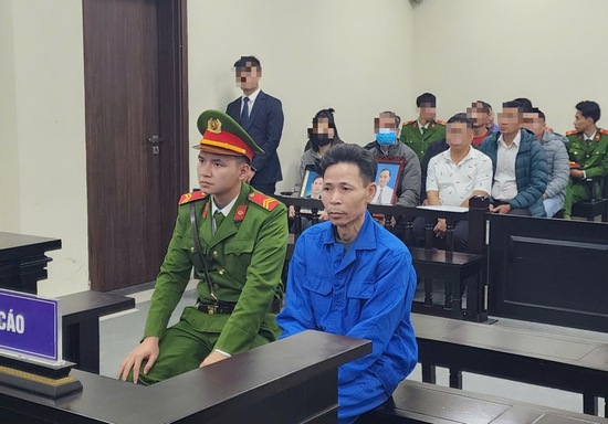 Tình tiết bất ngờ tại phiên tòa vụ đổ xăng đốt quán cà phê làm 11 người tử vong