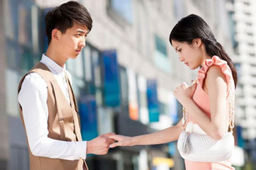 Tôi đang đứng trước lựa chọn: Tình yêu nghèo khó 4 năm hay người đồng nghiệp đi xe sang, ở chung cư?