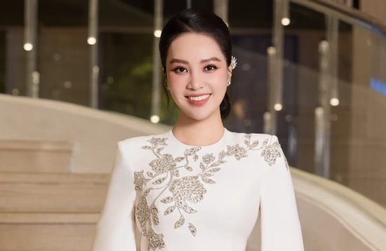 Á hậu Thuỵ Vân chia sẻ lý do giấu kín hình ảnh con suốt nhiều năm