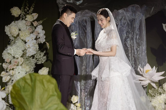 Chân dài nổi tiếng showbiz Việt để lộ cuộc sống 'không thể ngờ tới' khi làm dâu hào môn