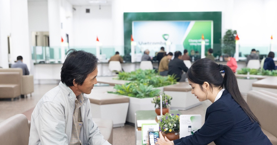 Lãi suất ngân hàng hôm nay 8/12/2025 bật tăng, quà tặng khủng xuất hiện trở lại