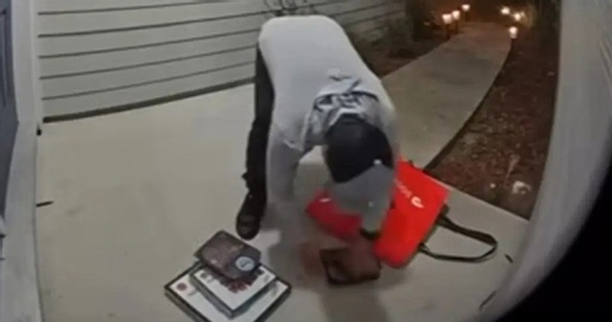 Xem lại camera chủ nhà sốc nặng khi thấy hành động này của tài xế giao đồ ăn