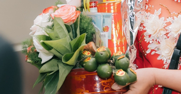 Mẹ chồng 'keo kiệt' mang sính lễ khiến cô dâu sững sờ, rơi nước mắt