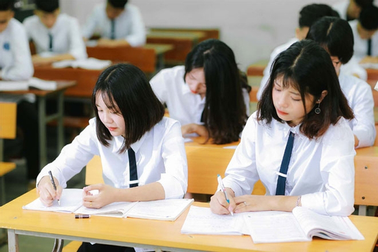 Giáo viên đưa học sinh chính khóa ra trung tâm để dạy thêm, xử phạt thế nào?