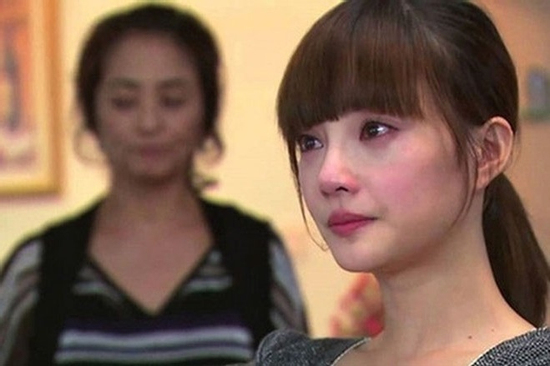 Hết lòng chăm mẹ chồng nằm viện nhưng người bà cảm ơn lại là người phụ nữ khác