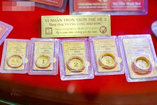 Giá vàng hôm nay 10/3: Trong nước ổn định, thế giới giảm nhẹ