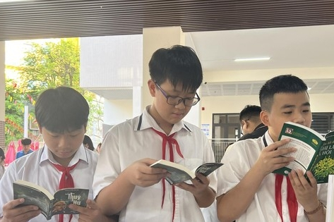 Tuyển sinh lớp 10 Hà Nội: Học sinh căng mình ôn thi