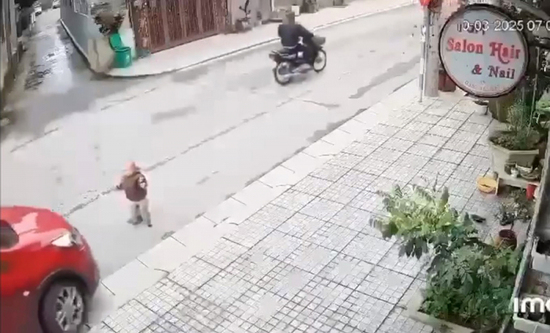 Vụ bé 15 tháng tuổi bị ô tô cán tử vong: Công an đang lấy lời khai của nữ tài xế