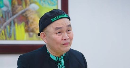 Xuân Hinh tiết lộ yêu từ 13 tuổi, hết mình tới mức ôm nhau lăn xuống cống